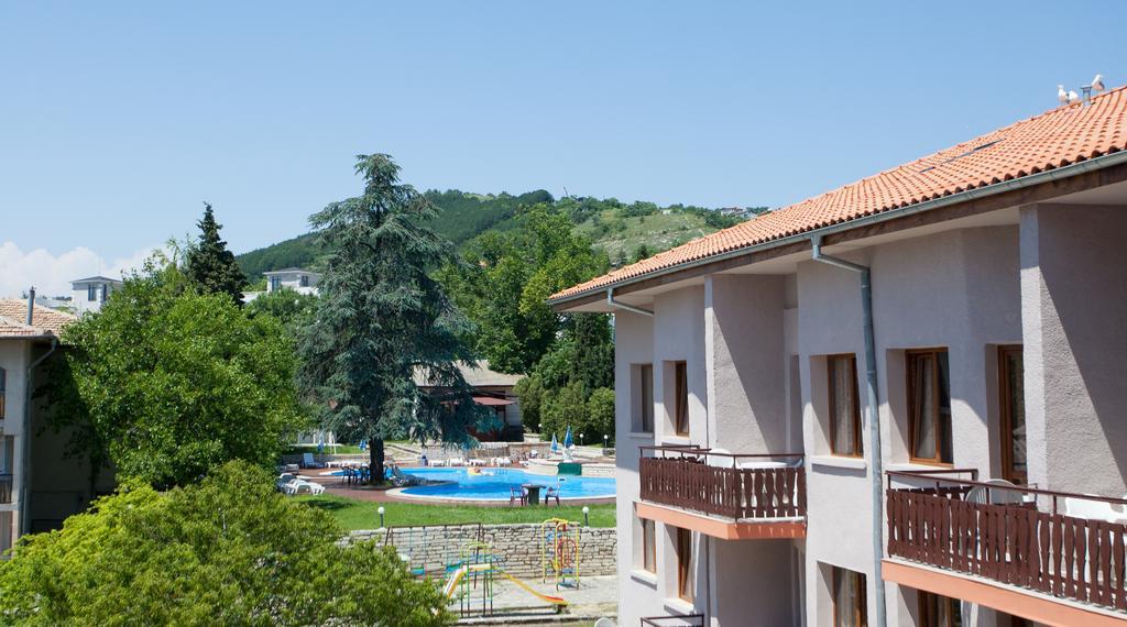 Bisser Hotel - Free Parking - Free Pool Access Balchik Exterior photo