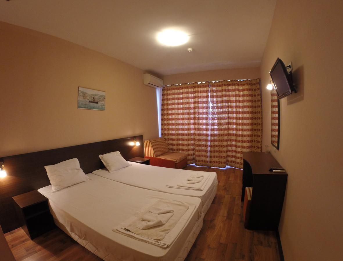 Bisser Hotel - Free Parking - Free Pool Access Balchik Exterior photo